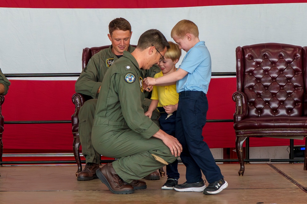 Bloodhounds Welcome Carmody as He Assumes Command of VX-30