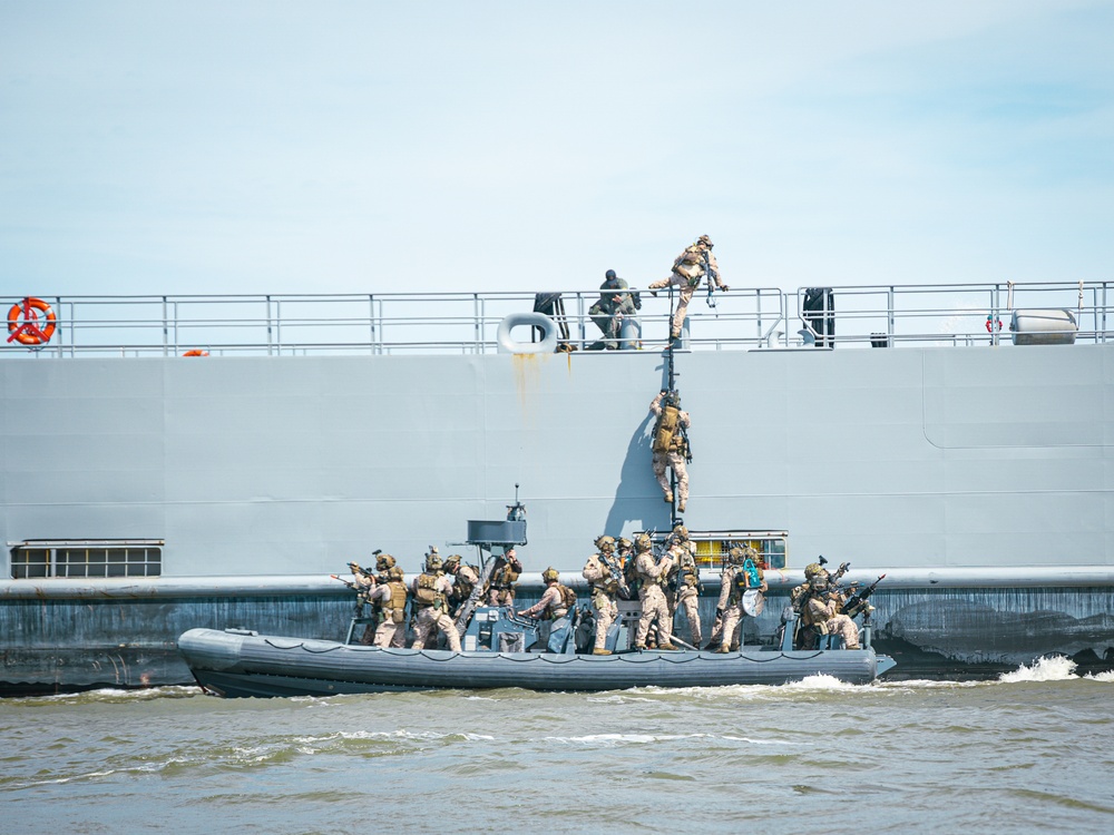 22nd MEU | Maritime Special Purpose Force Conducts VBSS