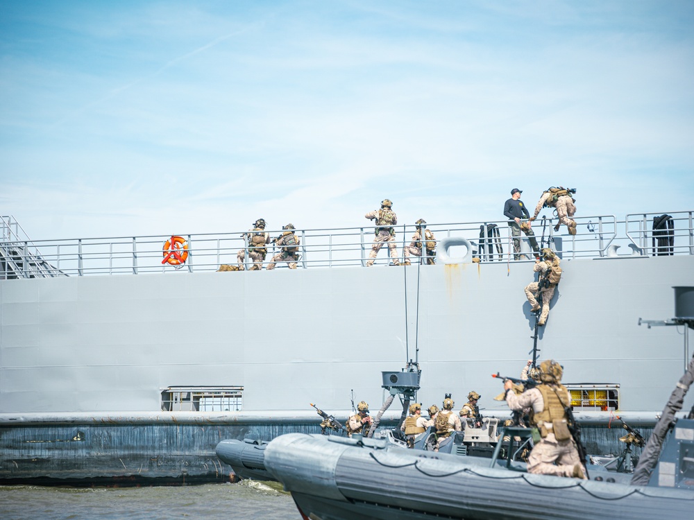 22nd MEU | Maritime Special Purpose Force Conducts VBSS