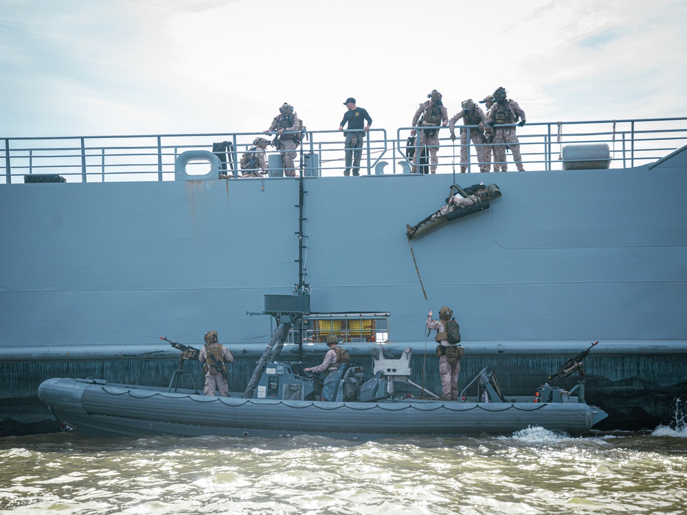 22nd MEU | Maritime Special Purpose Force Conducts VBSS