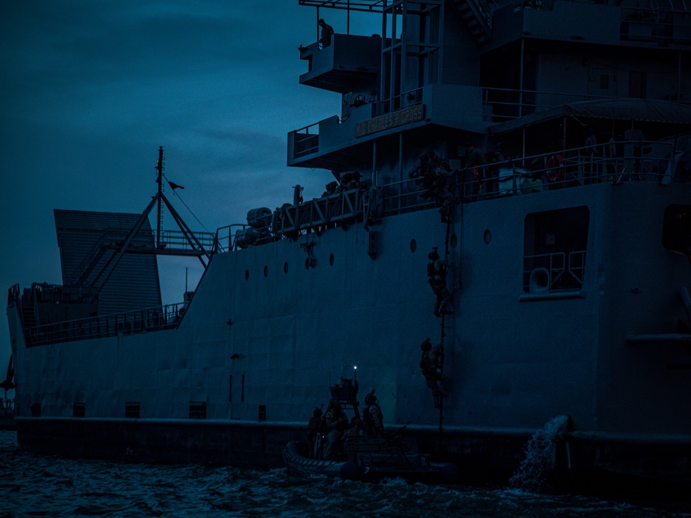 22nd MEU | Maritime Special Purpose Force Conducts VBSS