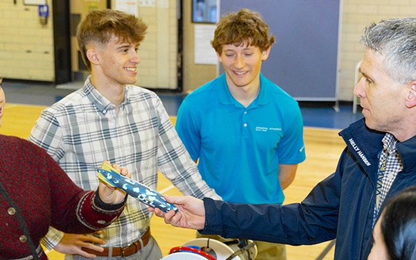NUWC Division Newport engineer mentors university students on underwater vehicle projects