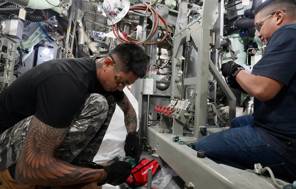 DVIDS - Images - Pearl Harbor Naval Shipyard Mechanics at Work Aboard ...
