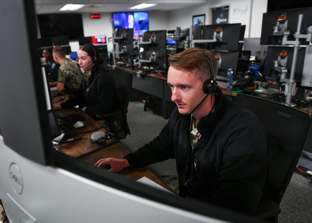 Air Intercept Controllers Train at Point Loma