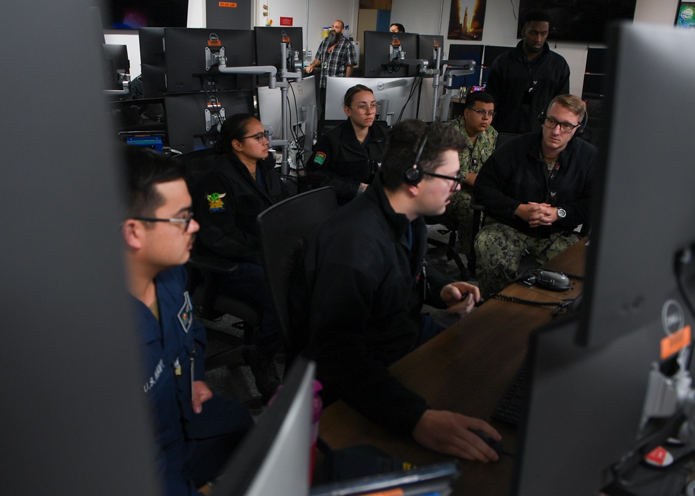 Air Intercept Controllers Train at Point Loma
