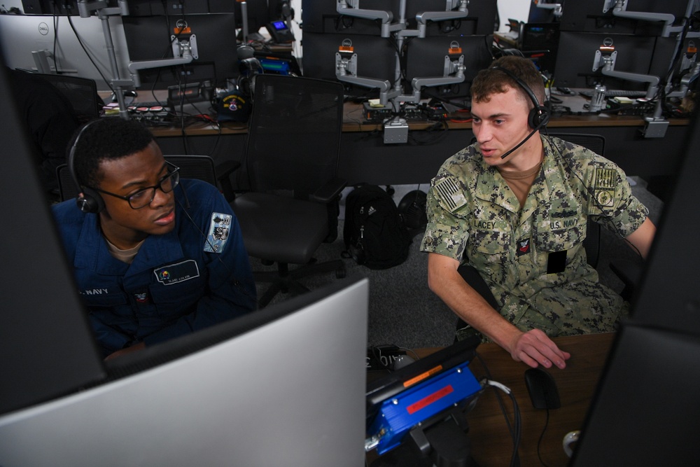 Air Intercept Controllers Train at Point Loma