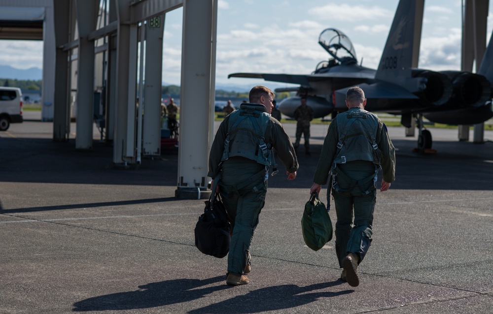 CNGB, Gen. Nordhaus visits 142nd Wing