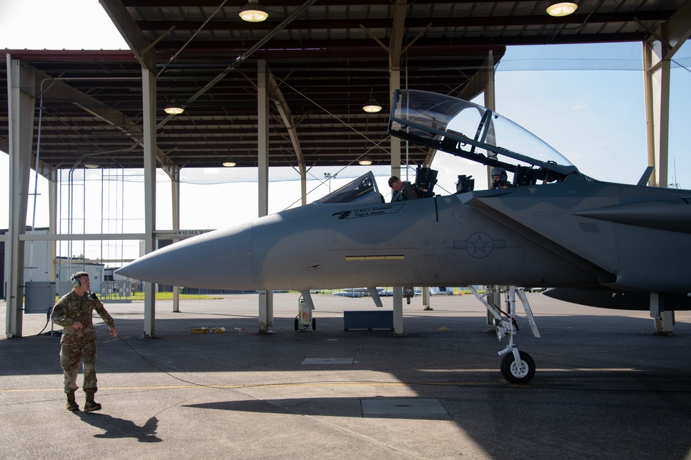 CNGB, Gen. Nordhaus visits 142nd Wing