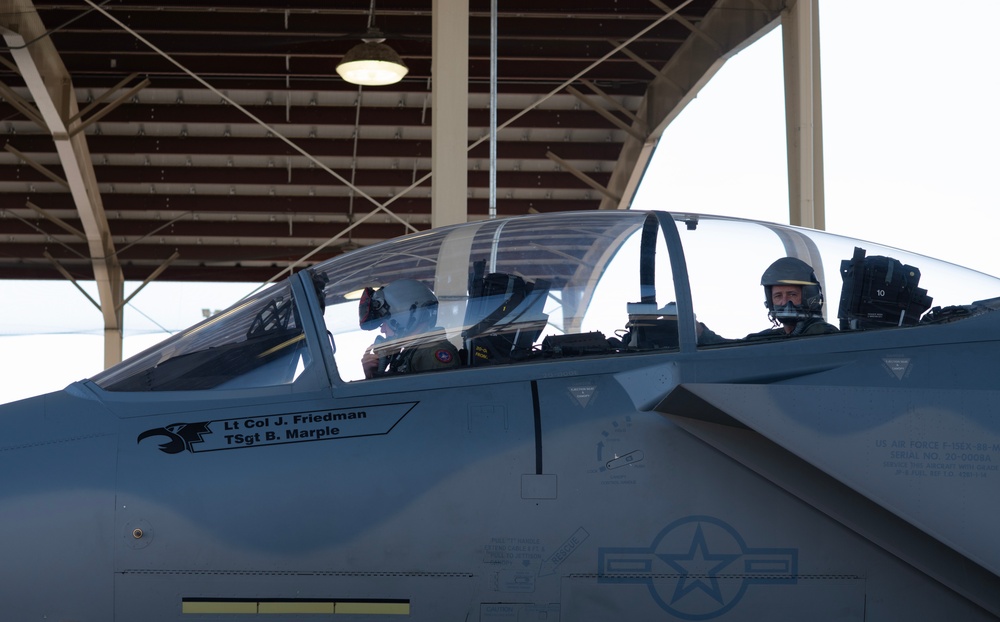 CNGB, Gen. Nordhaus visits 142nd Wing