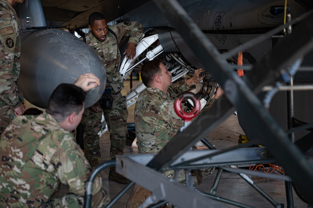 Airmen Conduct F-16 MX Training