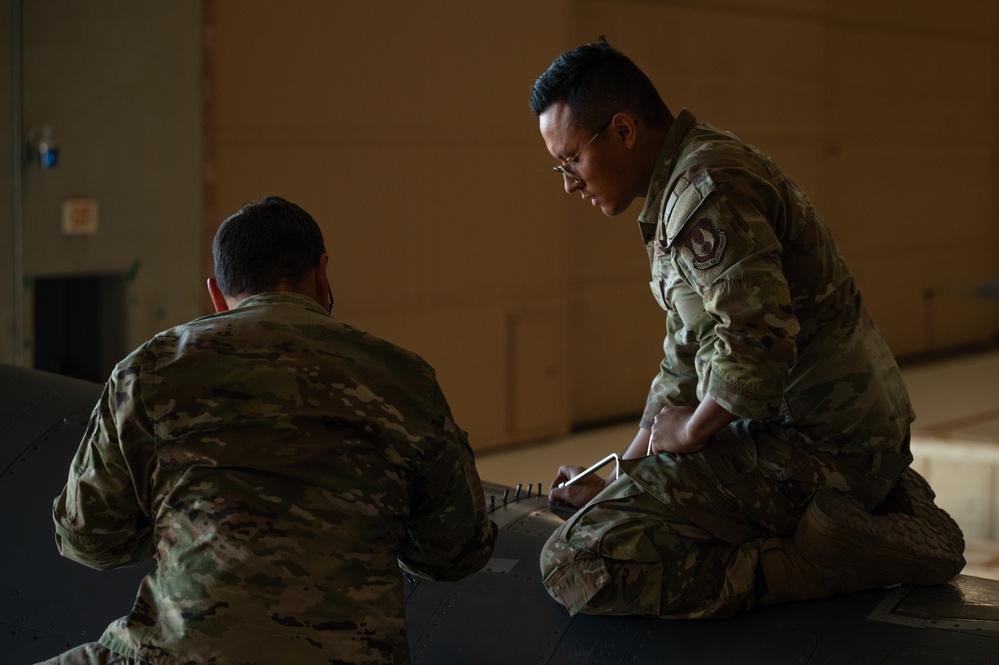 Airmen Conduct F-16 MX Training