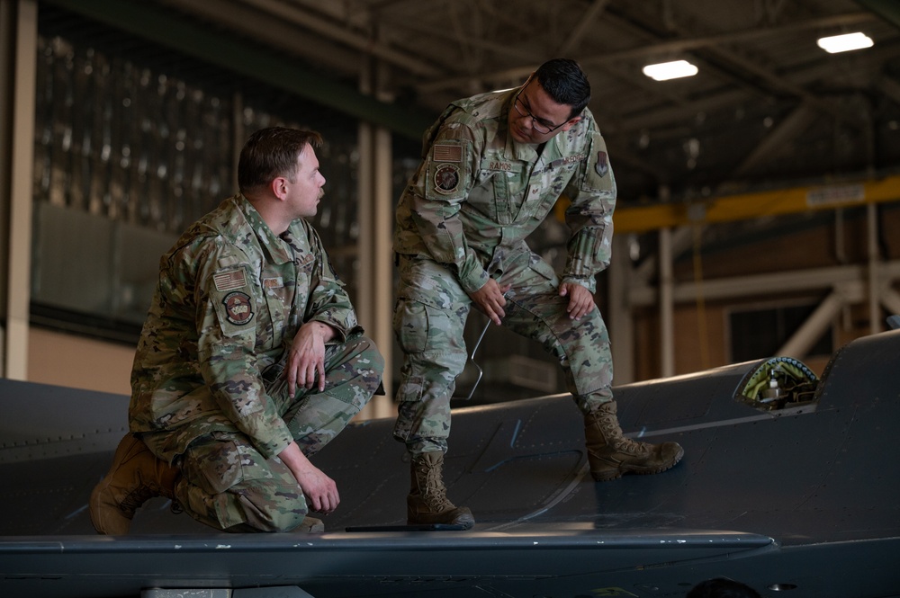 Airmen Conduct F-16 MX Training
