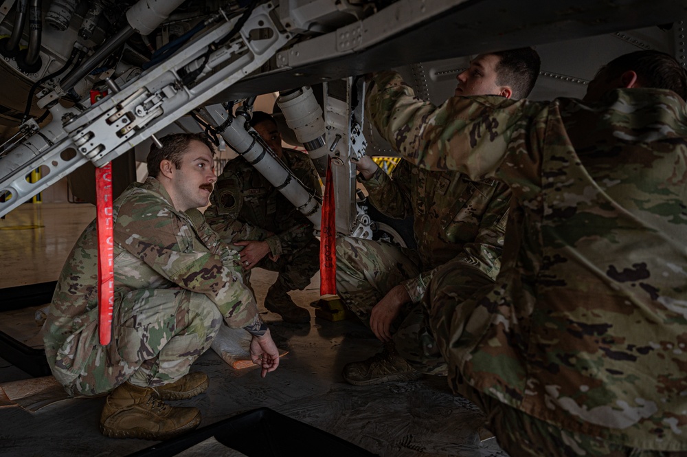 Airmen Conduct F-16 MX Training
