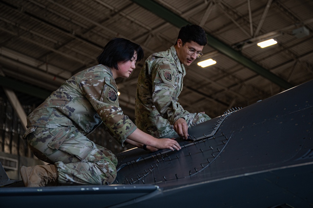 Airmen Conduct F-16 MX Training