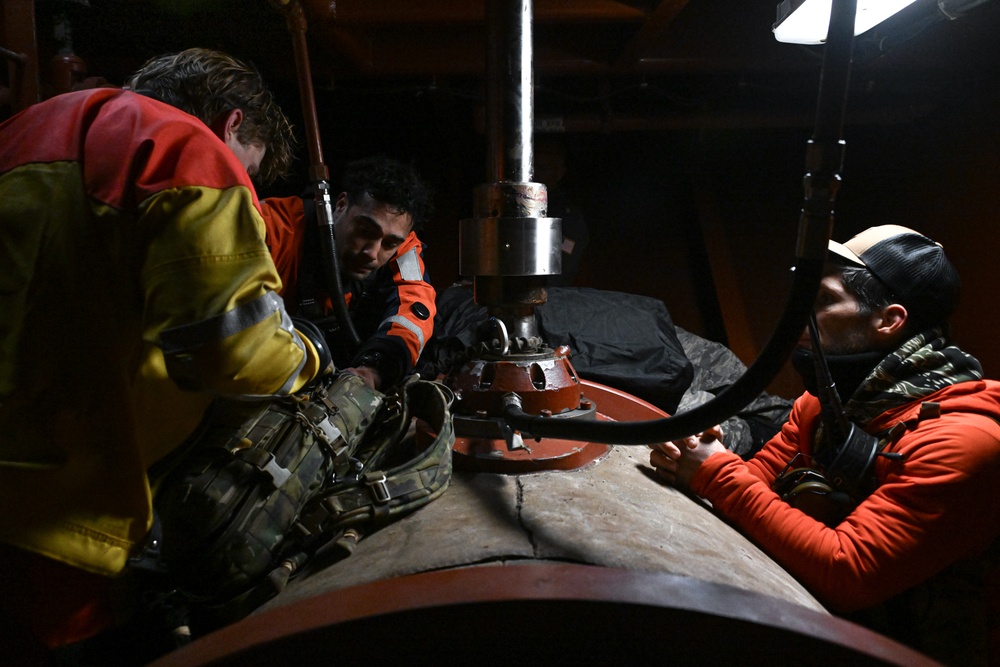 Coast Guard, Air Force conduct water operations exercise in Kodiak, Alaska