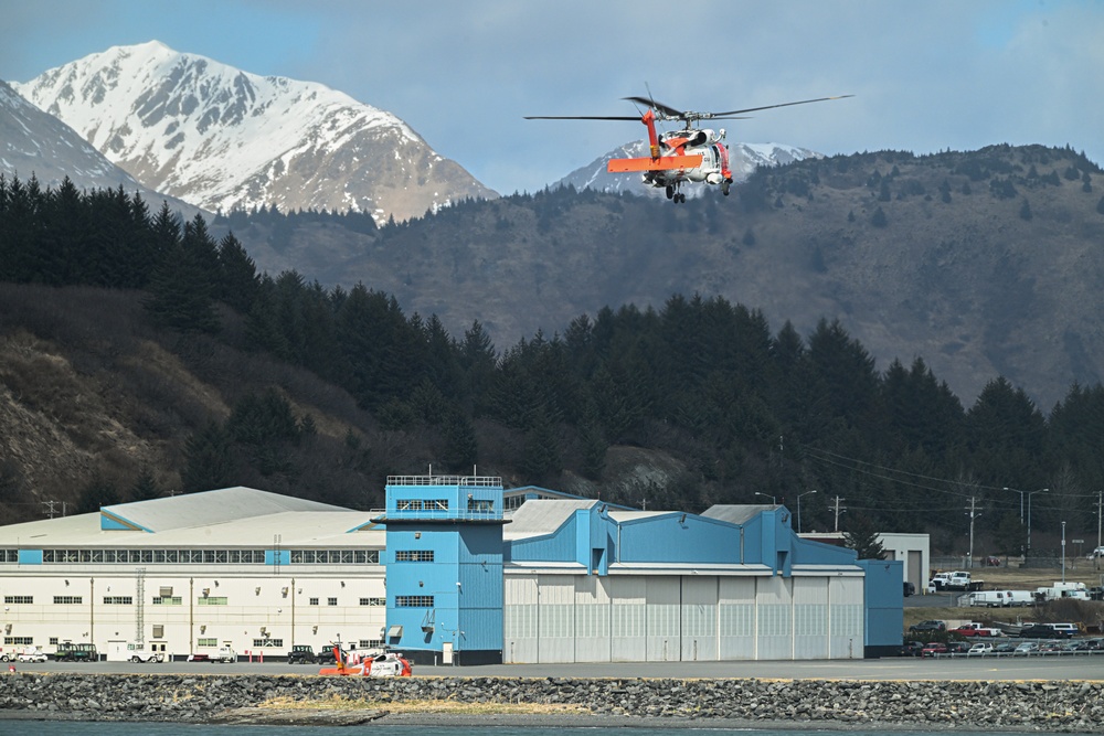 Coast Guard helicopter aircrew participates in joint-branch exercise in Kodiak, Alaska