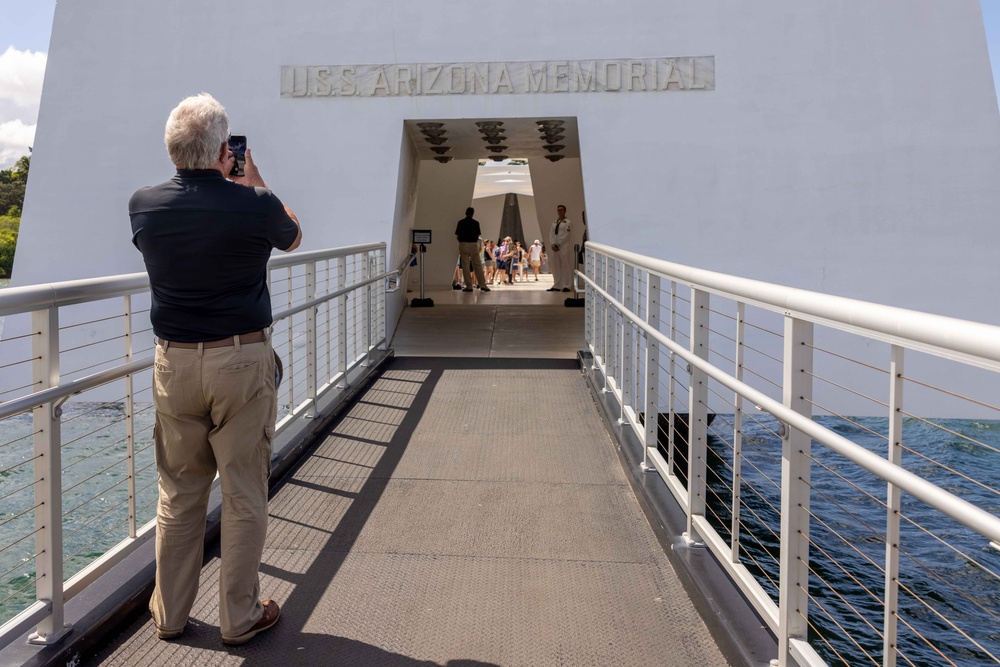 Gold Star Families Honor fallen service members on Barge Tour