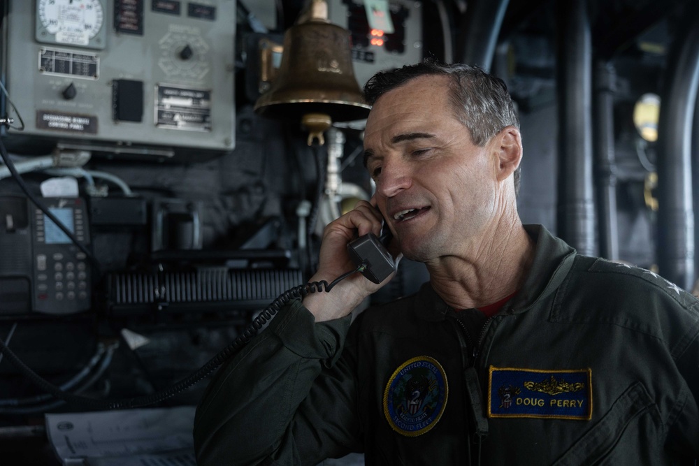 Wasp Hosts Vice Adm. Perry