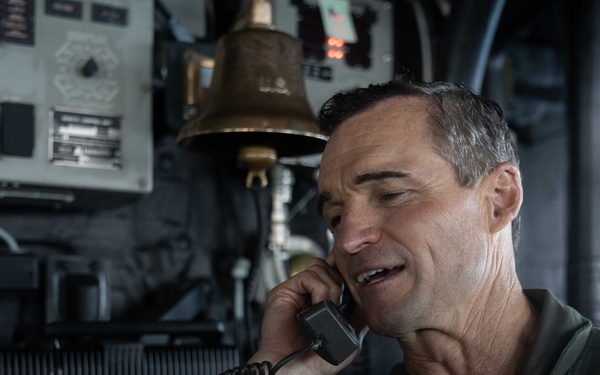 Wasp Hosts Vice Adm. Perry