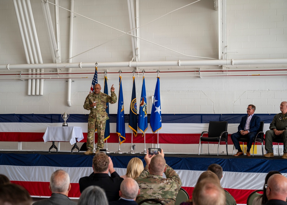 Omaha Trophy Presentation at the 171st ARW