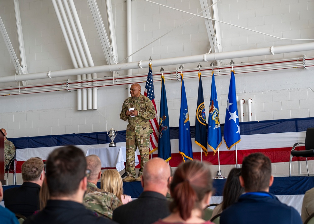 Omaha Trophy Presentation at the 171st ARW