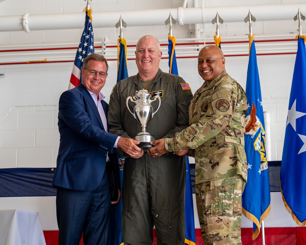 Omaha Trophy Presentation at the 171st ARW