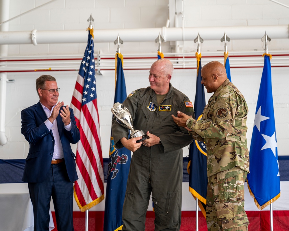 Omaha Trophy Presentation at the 171st ARW