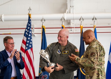 Omaha Trophy Presentation at the 171st ARW