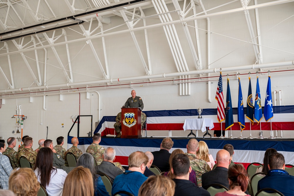 Omaha Trophy Presentation at the 171st ARW