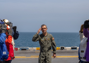 Wasp Hosts Vice Adm. Perry