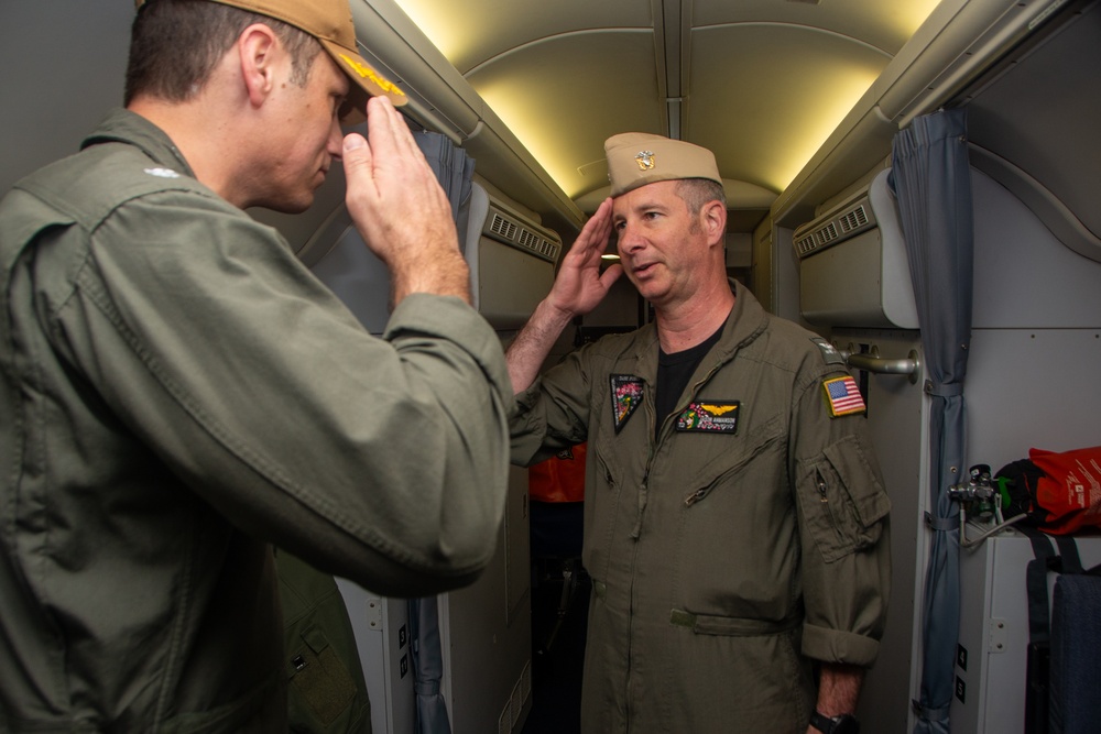 CAPT Ahmanson welcomes Cmdr Bruce as Tiger 77
