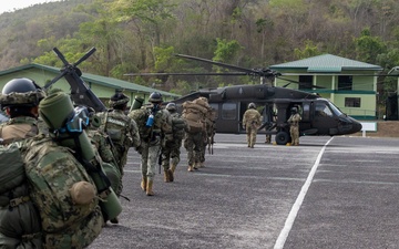 U.S. and Mexican marines conduct UH-60 Black Hawk helicopter movement at TRADEWINDS 25