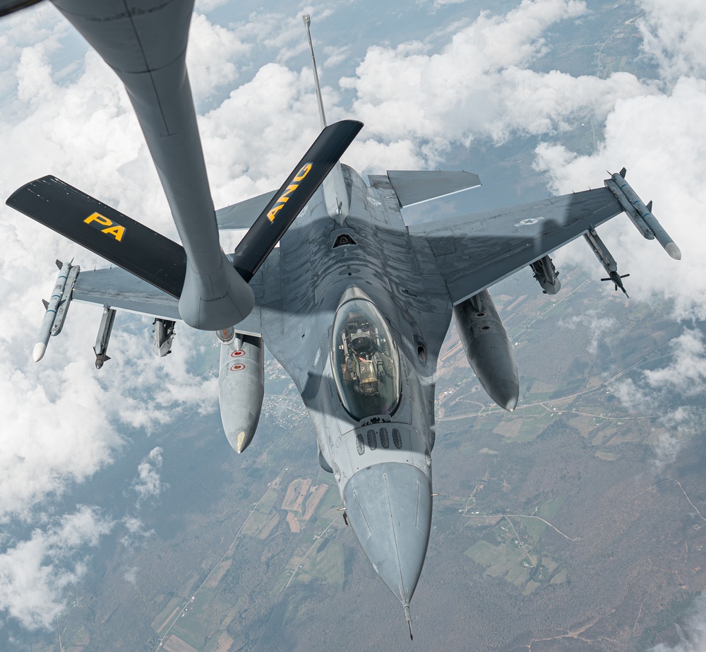 F-16 Falcon Refuels with 171st