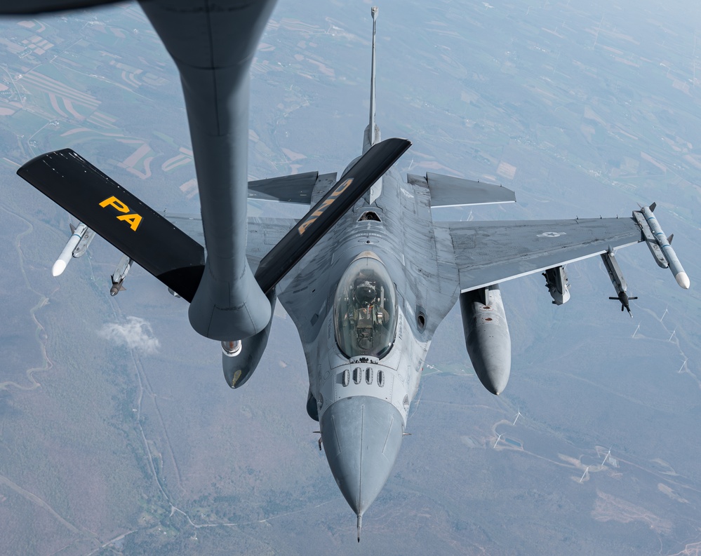 F-16 Falcon Refuels with 171st