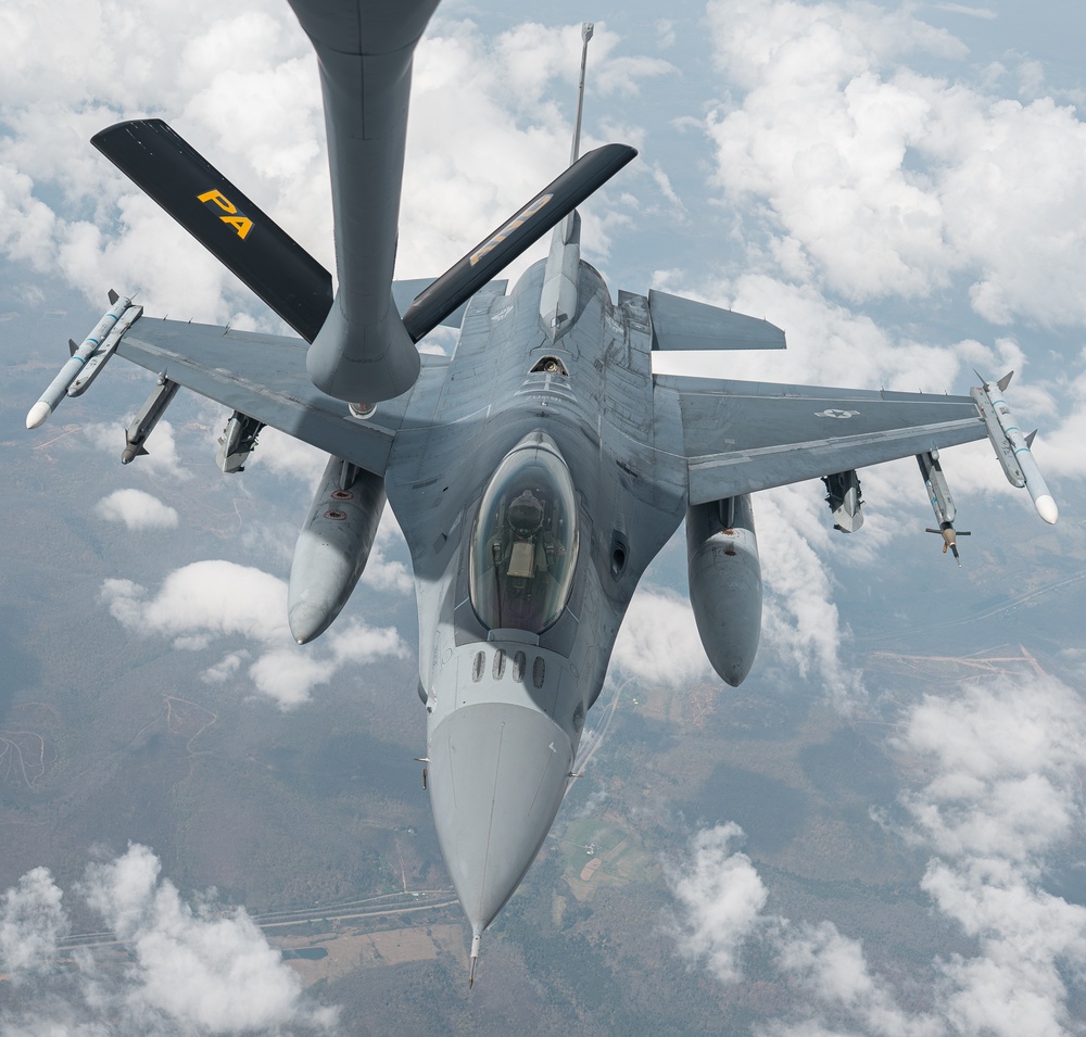 F-16 Falcon Refuels with 171st