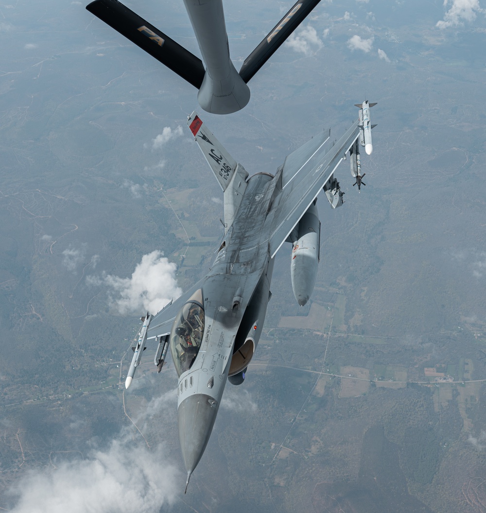 F-16 Falcon Refuels with 171st