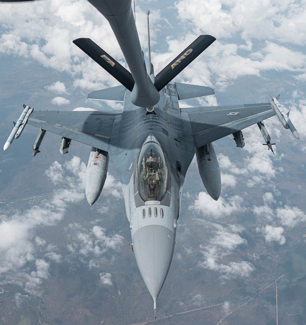 F-16 Falcon Refuels with 171st