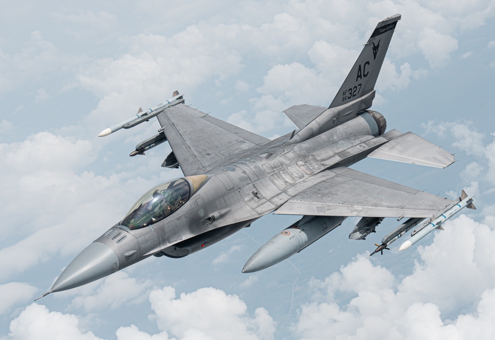 F-16 Falcon Refuels with 171st