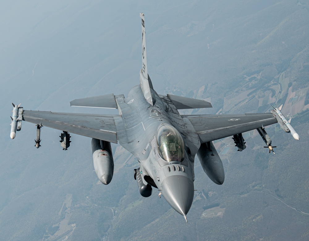 F-16 Falcon Refuels with 171st