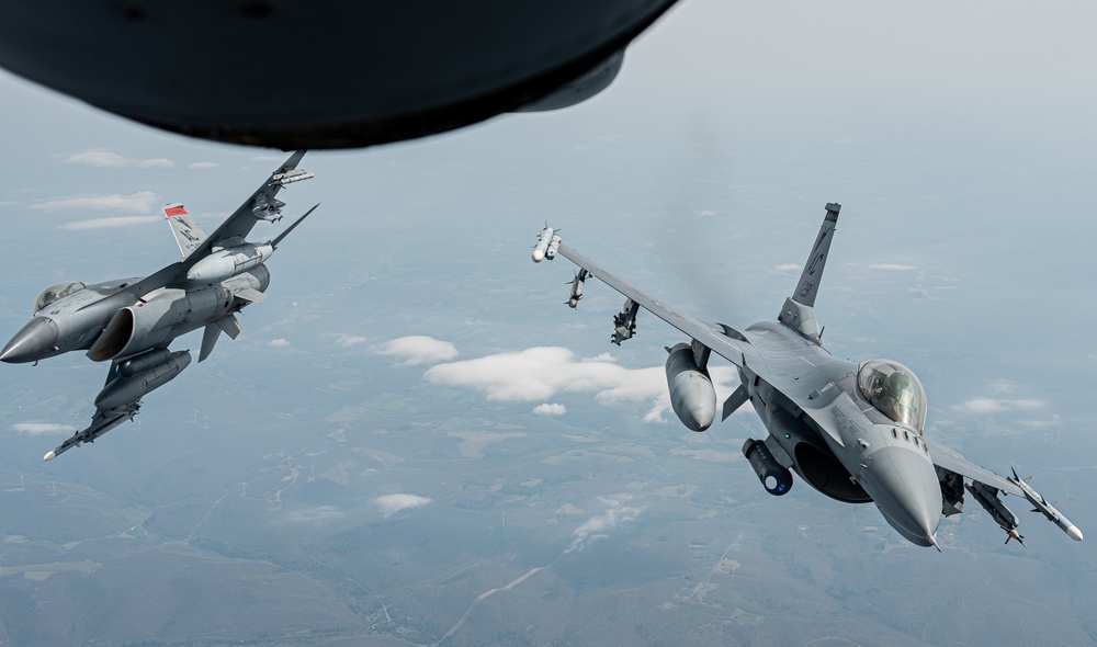 F-16 Falcon Refuels with 171st