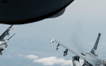 F-16 Falcon Refuels with 171st