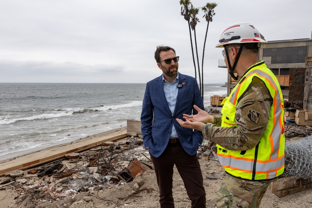 Palisades Tour with state Sen. Ben Allen