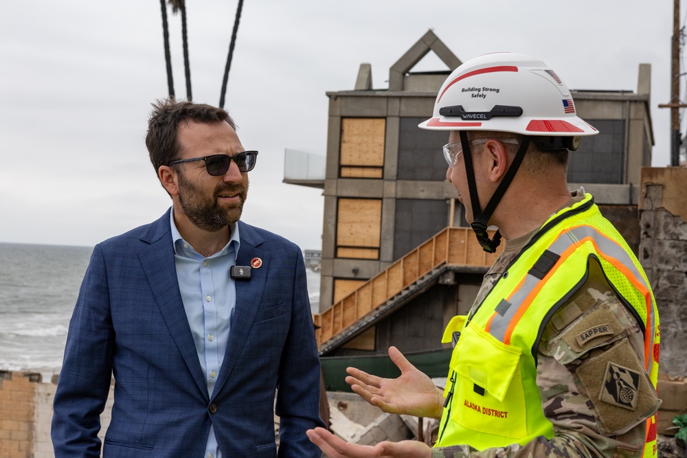 Palisades Tour with state Sen. Ben Allen