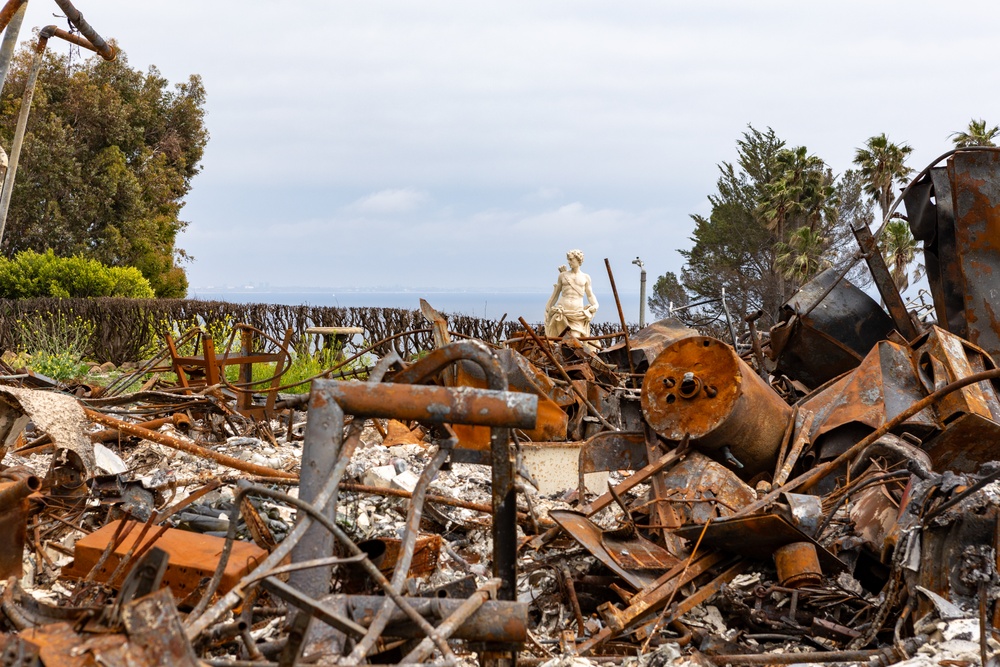 Malibu — Debris Removal Continues