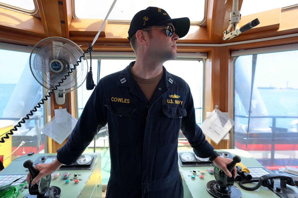 USS Michael Monsoor Sailors Receive Tugboat Familiarization Training