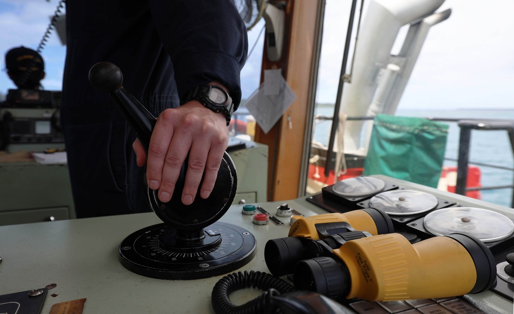 USS Michael Monsoor Sailors Receive Tugboat Familiarization Training