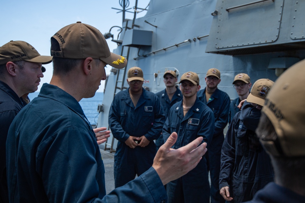 Commanding Officer Connects With Engineers