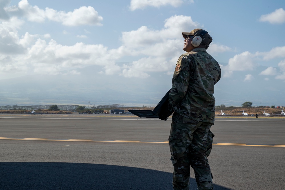 446th Aircraft Maintenance Squadron maintainers prepare C-17 Globemaster for take-off