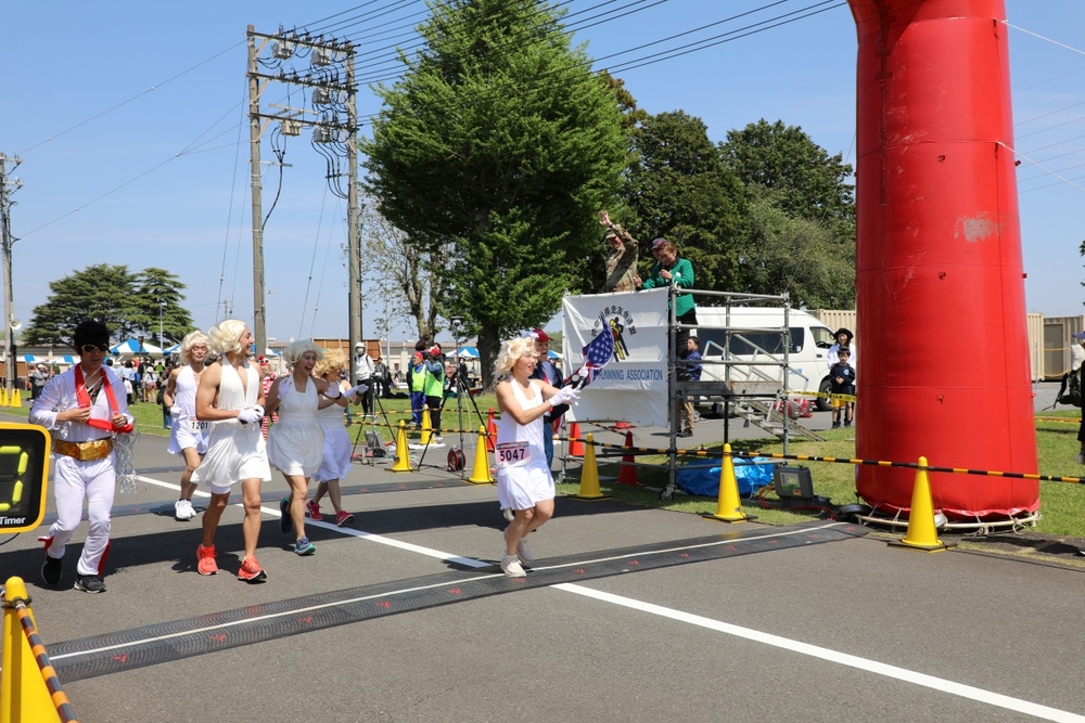 Half marathon, Hawaiian Festival held on Sagami General Depot attracts nearly 10,000 visitors