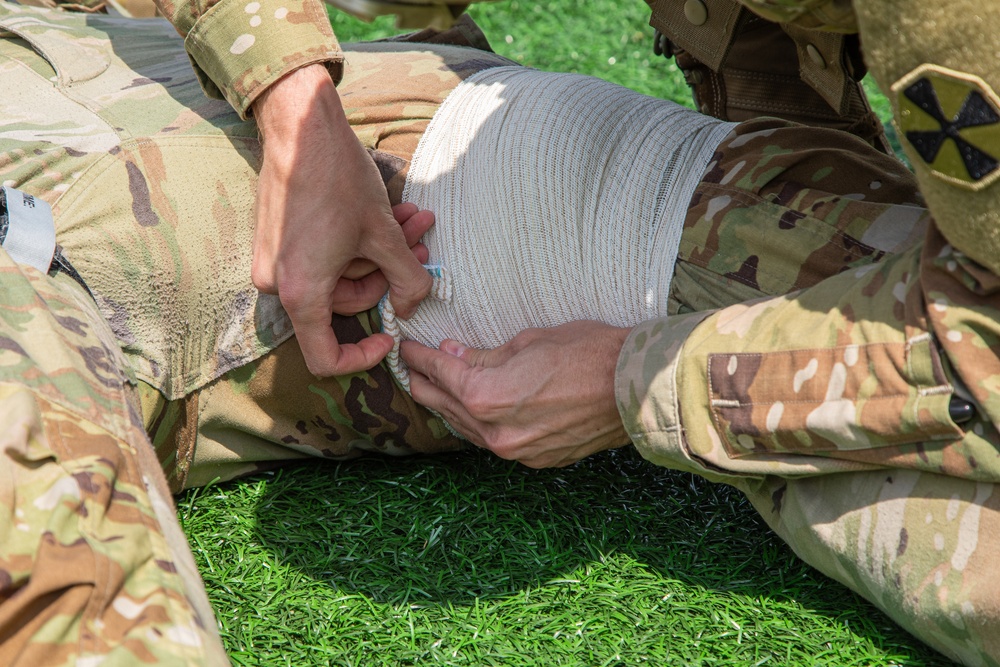 Soldiers Participate in Combat Lifesaver Course